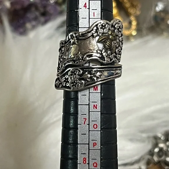 FREE WITH PURCHASE Bee Spoon Ring - Picture 10 of 11